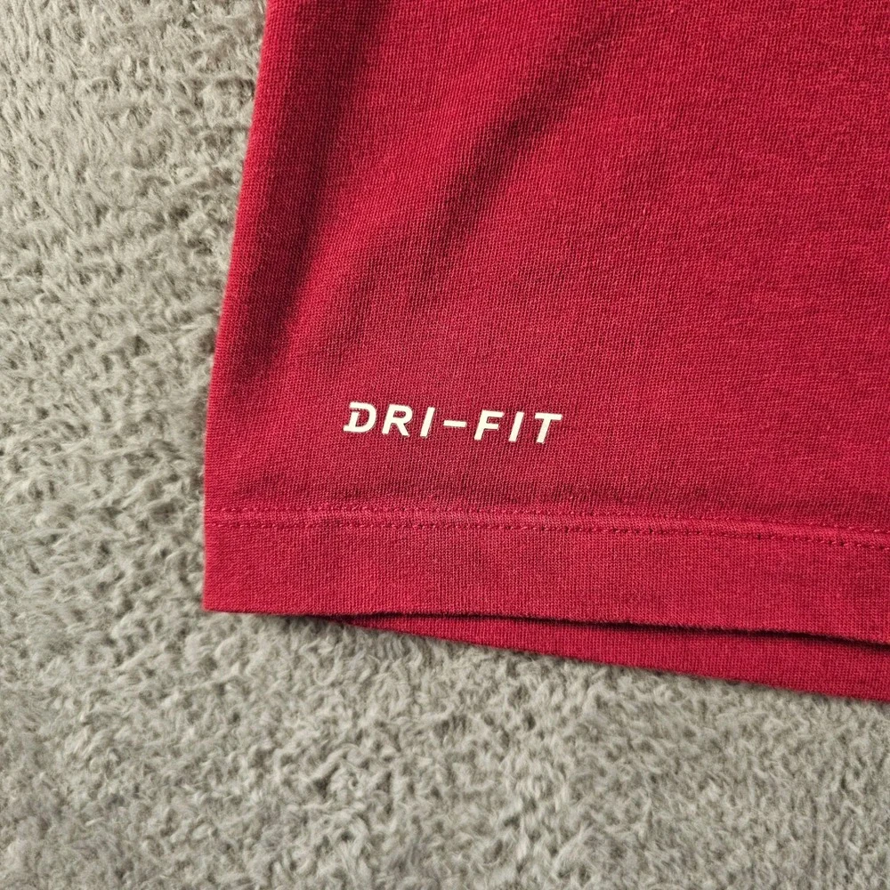 Nike Dri-FIT Mens XL Red Short Sleeve Athletic Training T-Shirt Swoosh Logo
